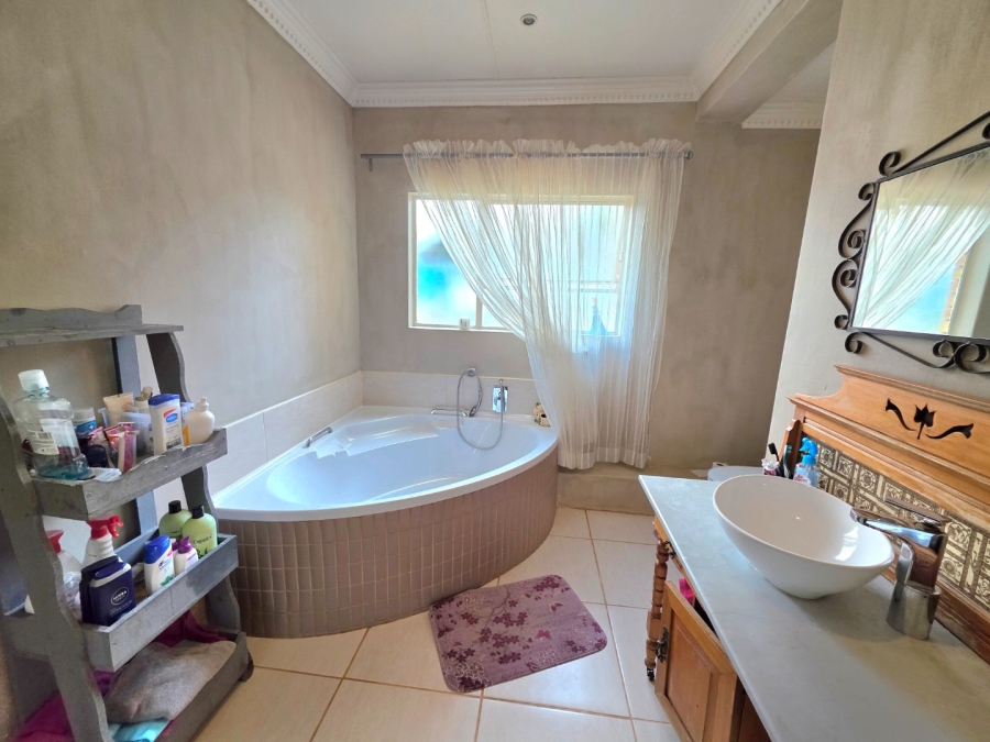 5 Bedroom Property for Sale in Panorama Free State